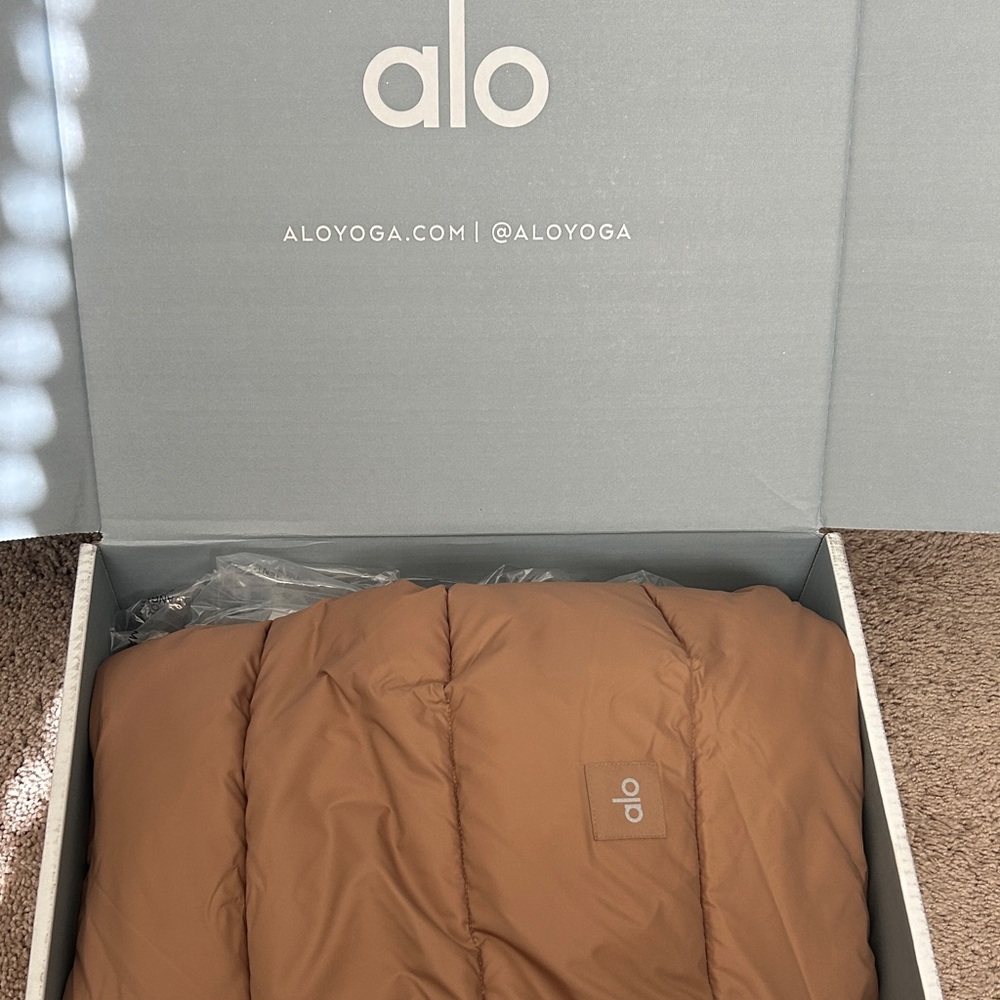 ALO Yoga Gold Rush Tan Puffer Jacket